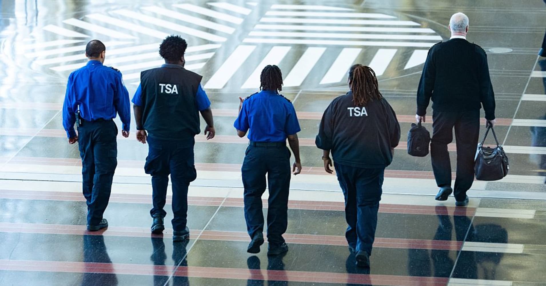 TSA workers set to miss first paycheck of shutdown as Senate bickers ...