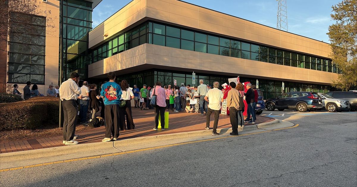 Cary leaders meeting Thursday as residents seek answers about ICE office, several investigations<br><br>
