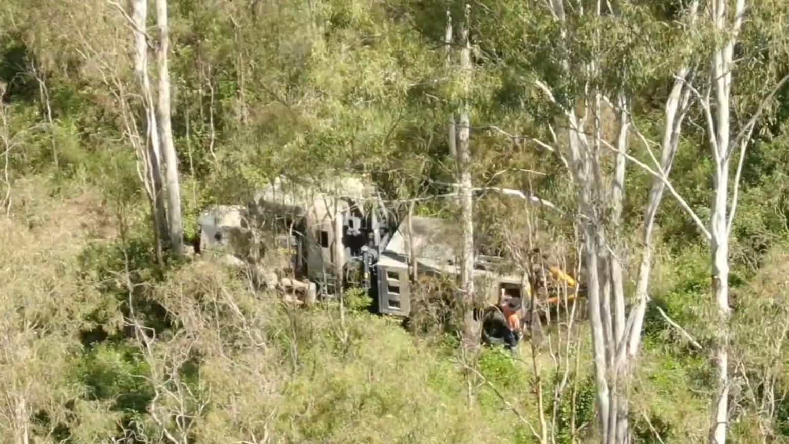 Bodies found in search for Chinese backpackers missing in floodwaters