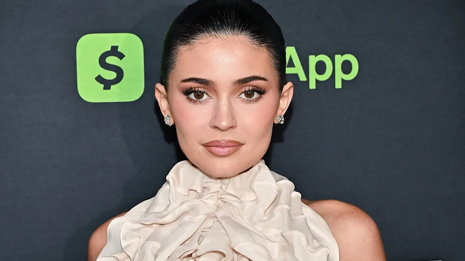 Kylie Jenner under fire after controversial new Vanity Fair cover goes(00)