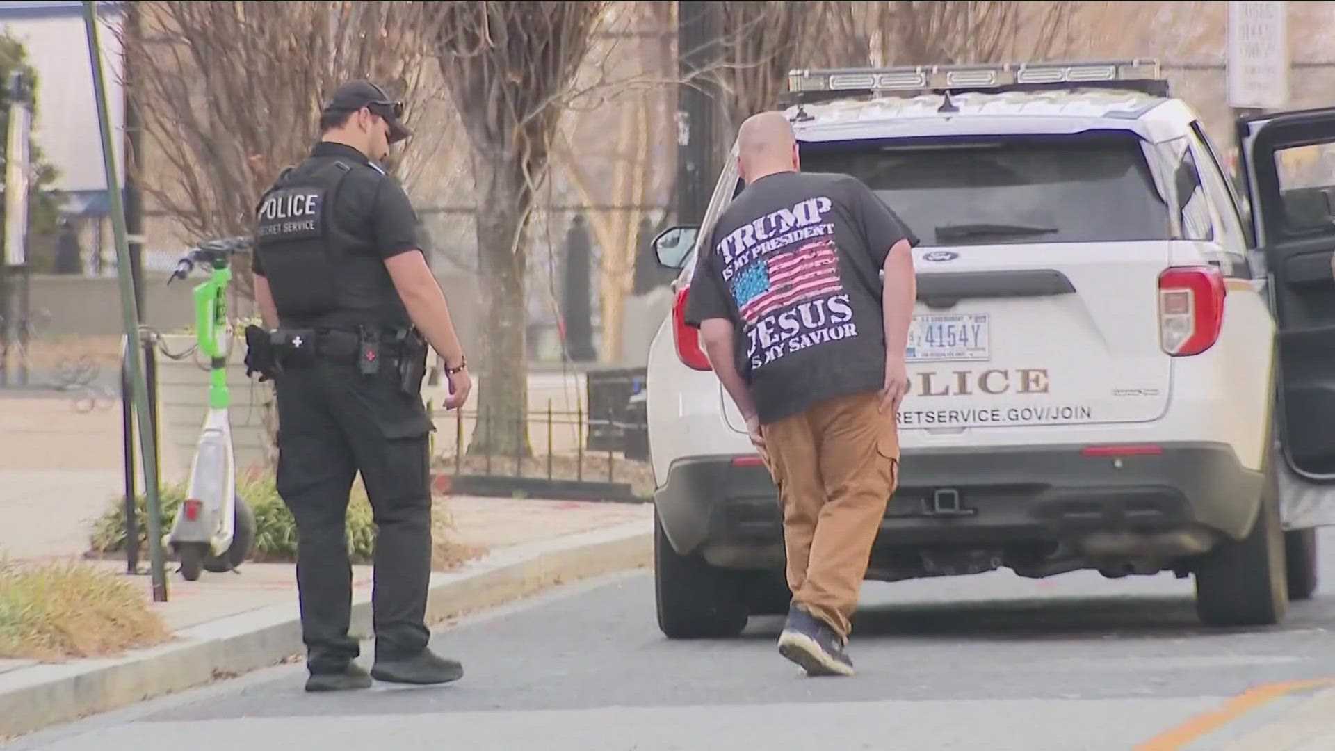 Man arrested near White House after driving car into security barrier