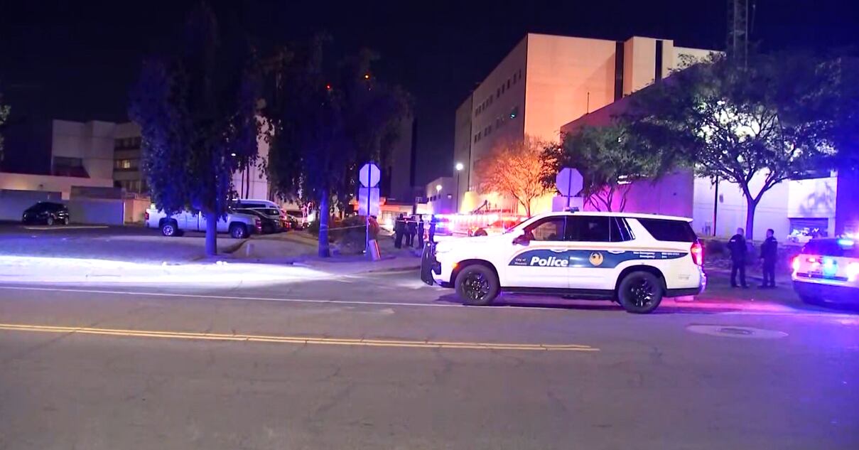 Police investigate after shooting victim arrives at Glendale emergency room