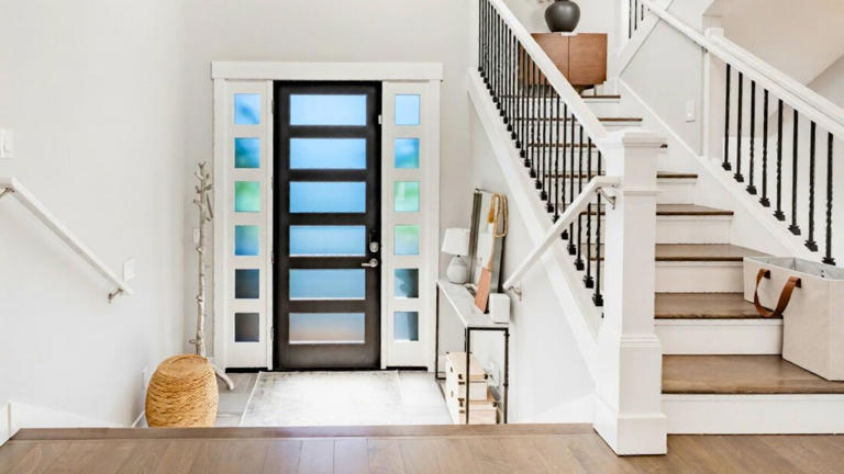HGTV’s most copied entryway idea is why so many foyers feel cluttered