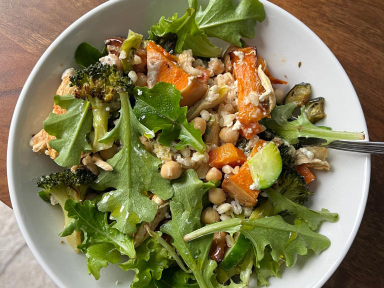 I eat the same dietitian-approved lunch almost every day. It's got ...