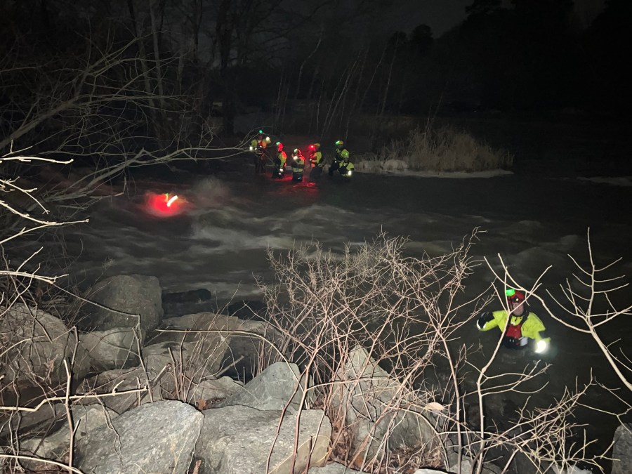 Chesterfield County Fire and EMS scuba rescue team holds night training ...