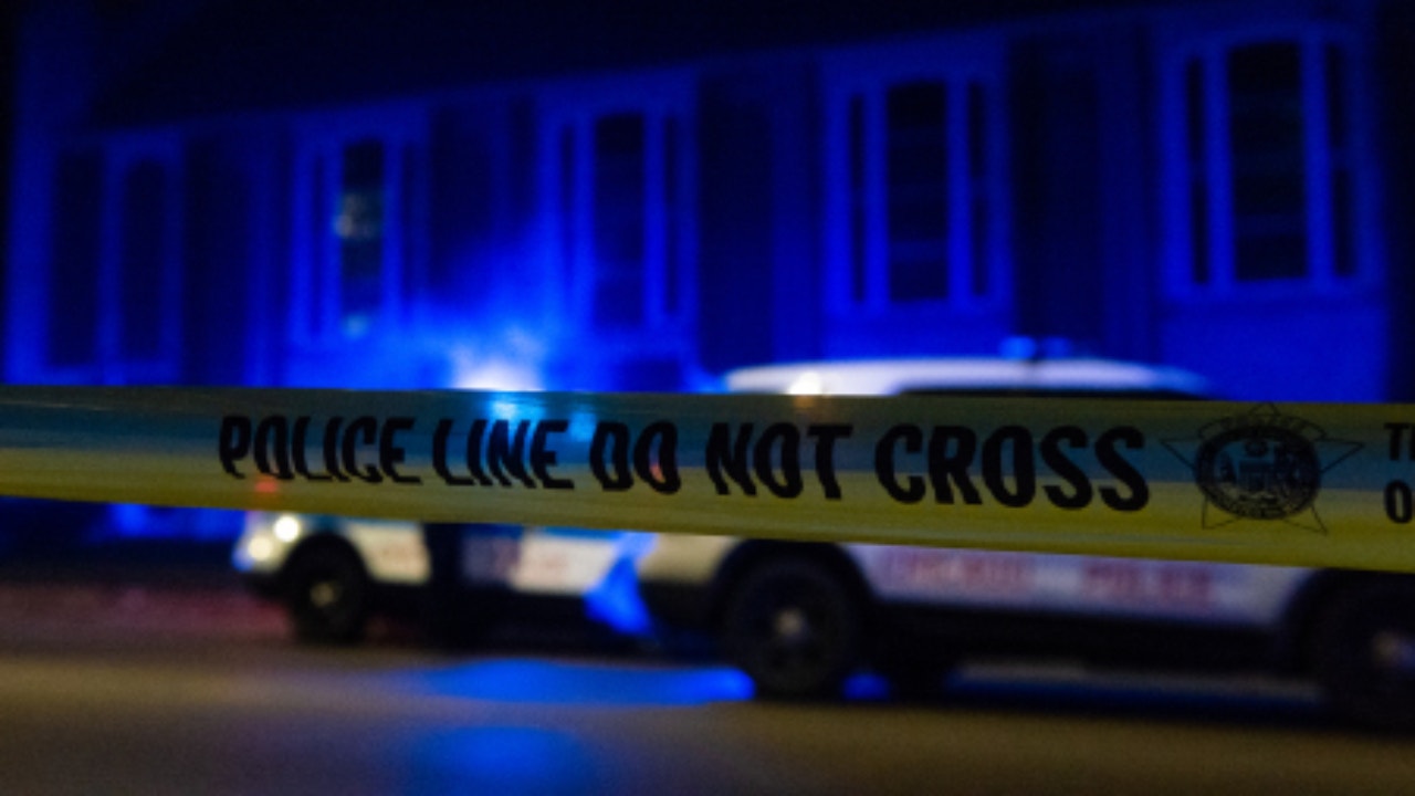 Chicago crime: 1 killed, 1 wounded in shooting inside West Side apartment