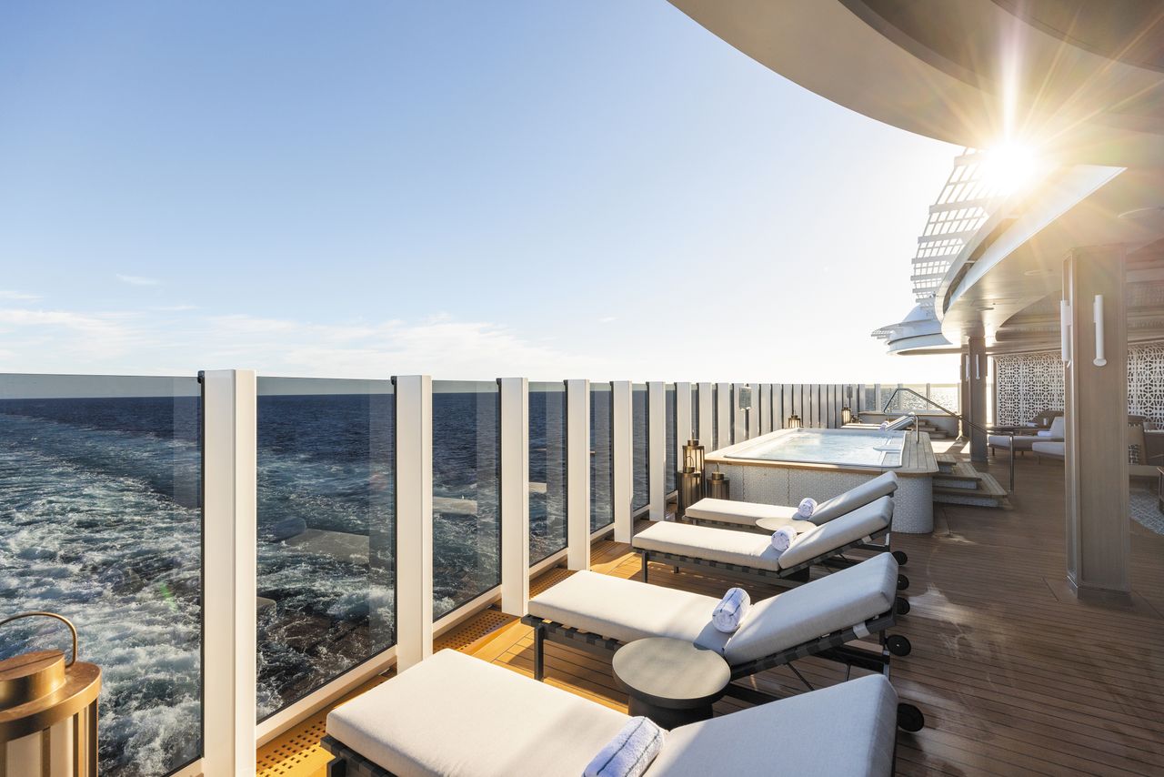 Regent Seven Seas GRA Spa Pool