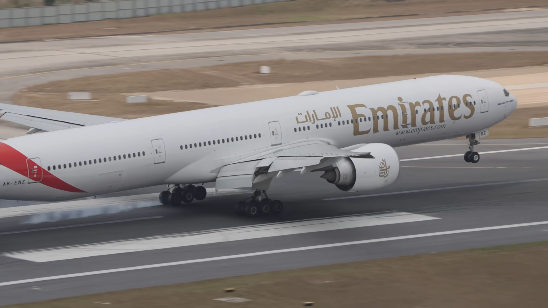 Look inside the $10,000 airline suite with champagne and unlimited caviar