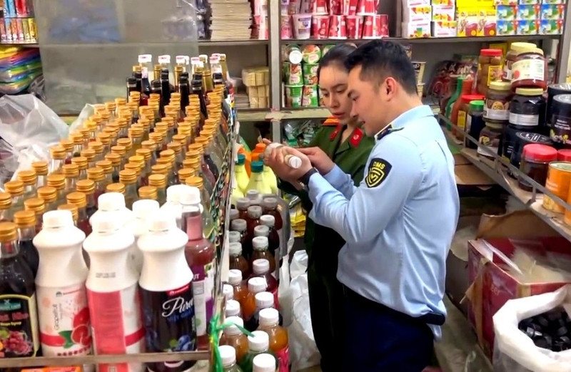 Trộn ruốc bông gà và heo trôi nổi để tăng lợi nhuận