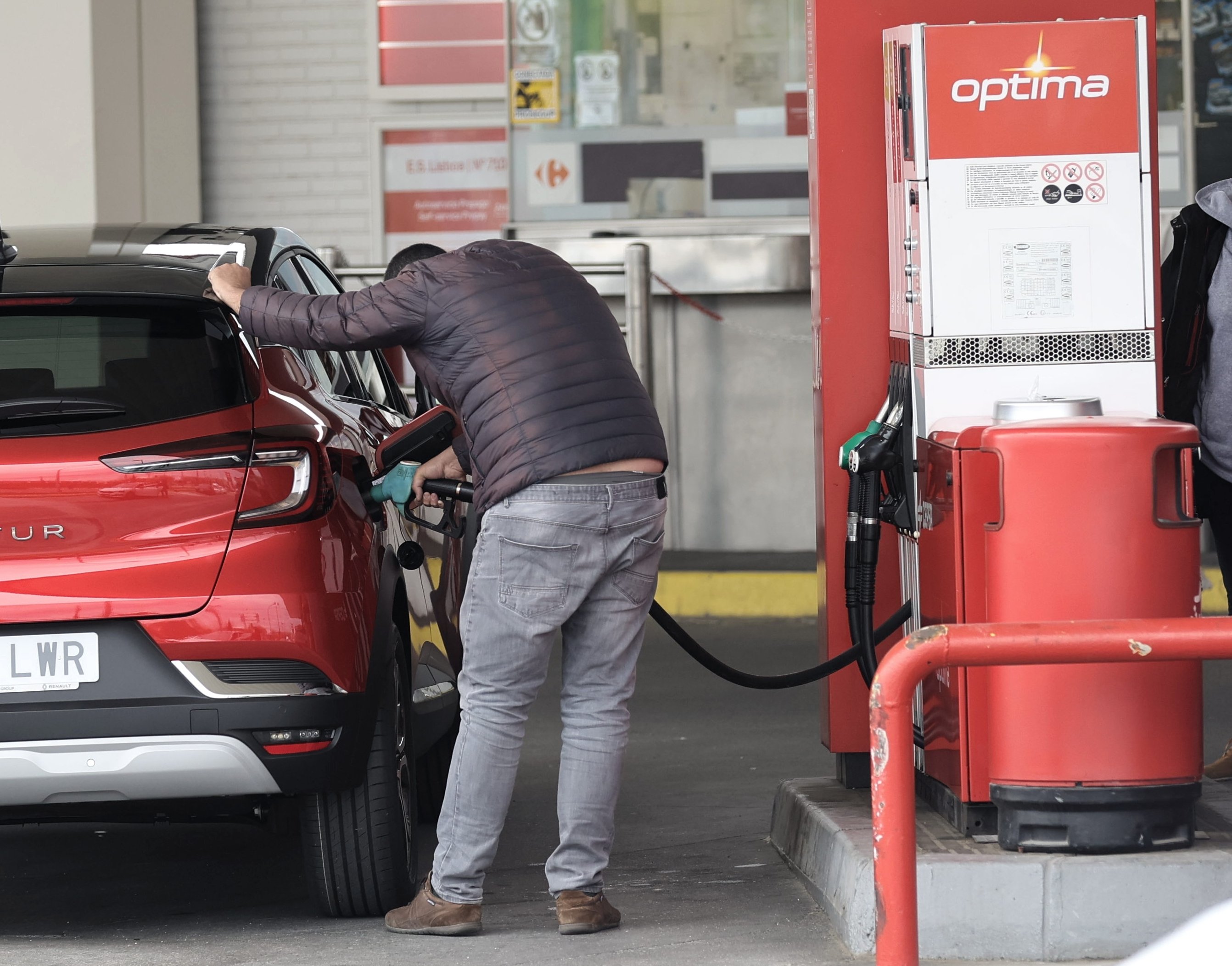 El conflicto en Oriente Medio dispara el diésel y encarece la gasolina