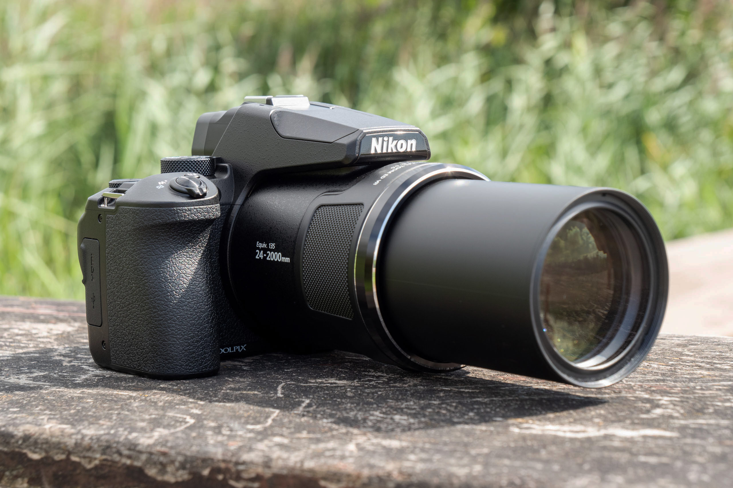 All-in-one camera with DSLR handling and up to 2000mm zoom lens falls ...