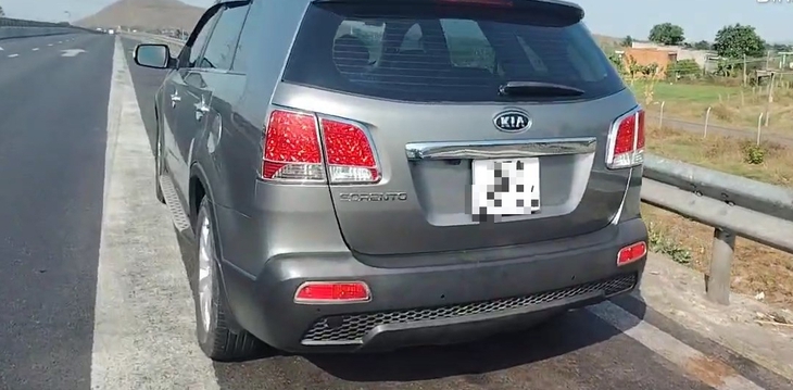 Dừng xe ở làn dừng khẩn cấp cao tốc để ngủ, tài xế bị phạt 13 triệu đồng