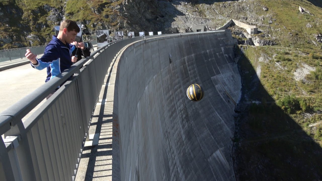 Watch what different spins do to a basketball when it's thrown from 720ft