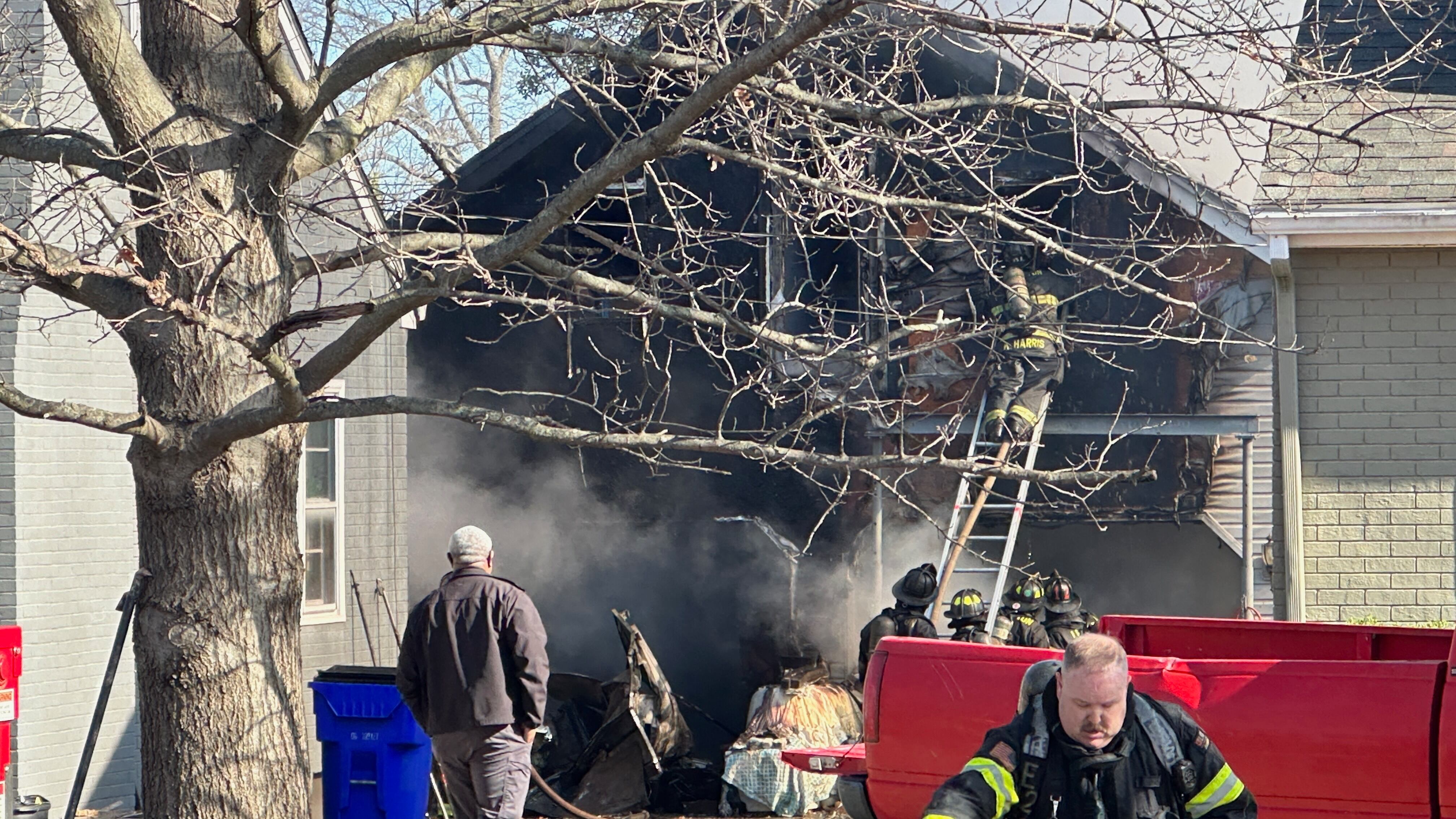 Crews respond to Lexington structure fire