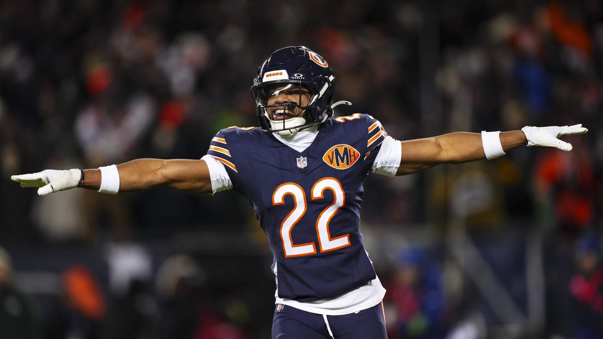 Bears re-sign DB Elijah Hicks, OL Jordan McFadden<br><br>