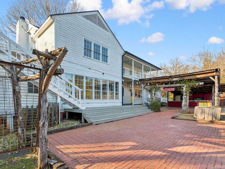 Miranda Lambert lists childhood home in East Texas for $1.6 million