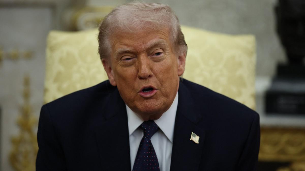'Do it fast!': Donald Trump tells CEO to 'hurry' up with his speech ...