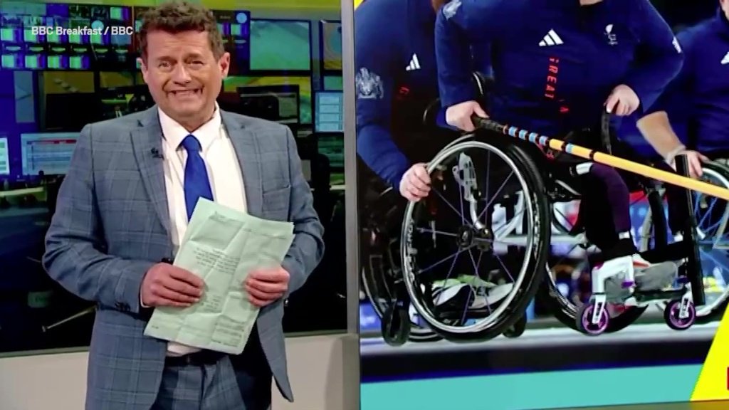 BBC viewers spot presenter Mike Bushell’s 'notes' that were clearly ...