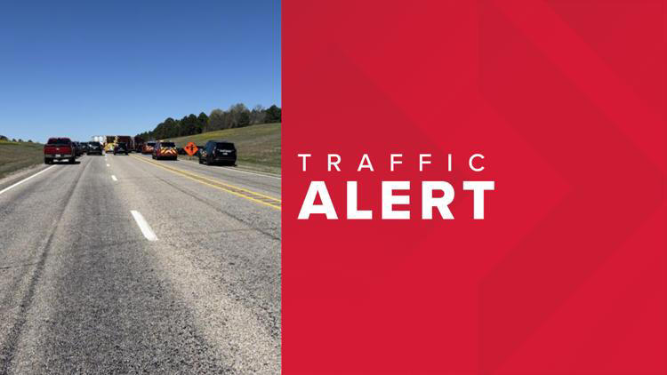 1 dead in major crash involving 18-wheeler in Smith County