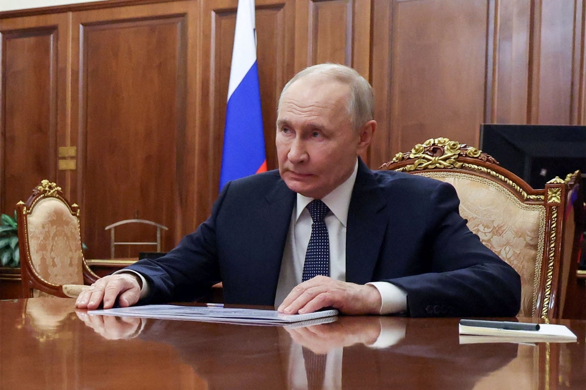 Voices: A coughing fit no one was meant to see spells big trouble for Putin<br>