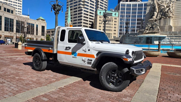 This Jeep Gladiator work truck has a bigger bed than a half-ton