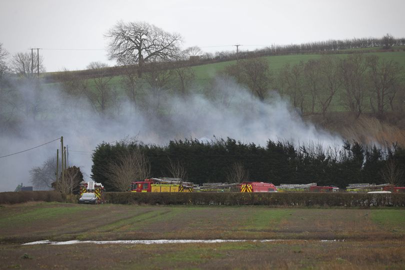 Nottinghamshire fire crews continue to fight large blaze as smoke hangs ...