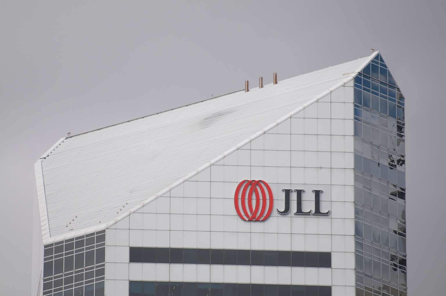Jones Lang LaSalle trades higher on 2030 financial targets, raised ...