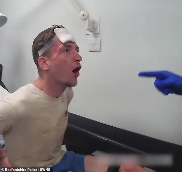 Moment thug headbutts police officer and knocks them both unconscious ...