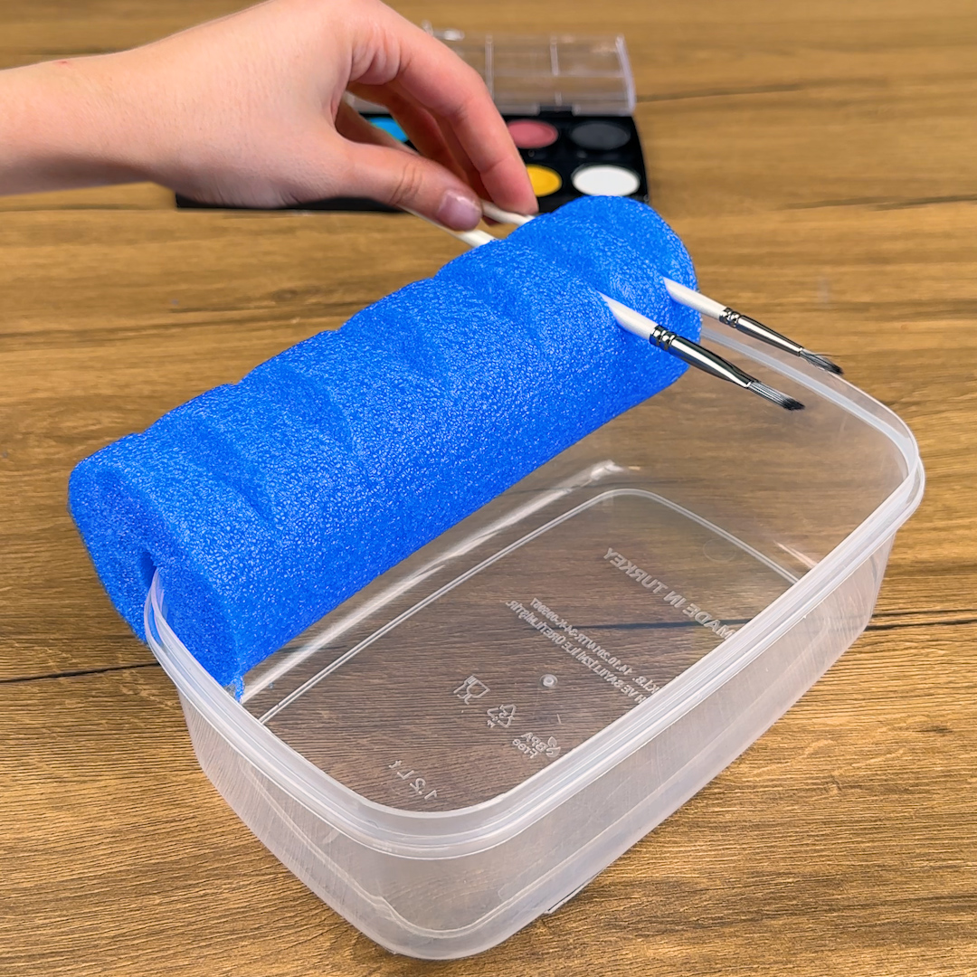 Keep your brushes clean and ready 🖌️