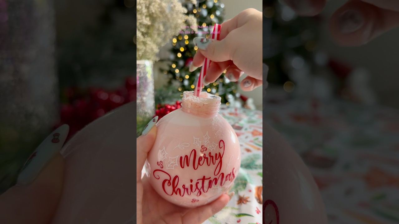 Pink hot chocolate recipe 🎄 | Festive holiday drink idea!