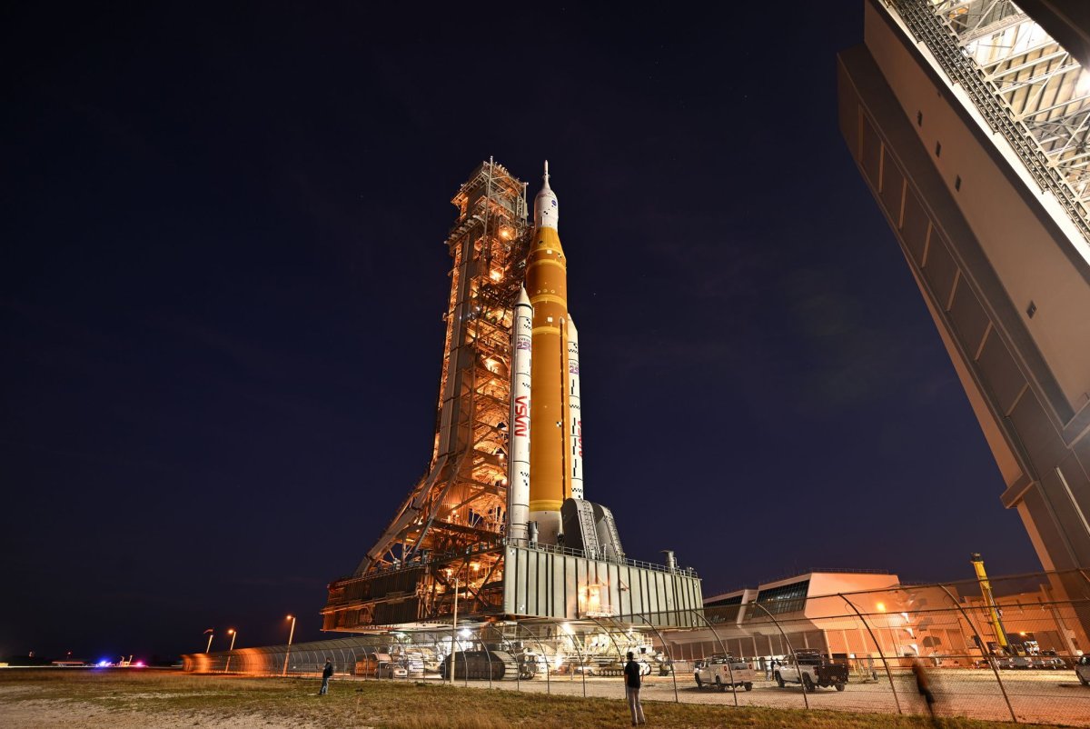 Moon project delays among barrage of challenges for NASA