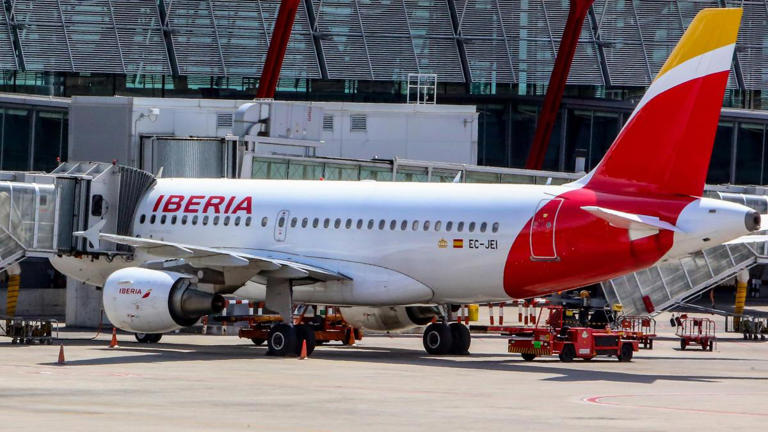 Iberia arranca hoy la negociación del ERE voluntario para casi mil ...