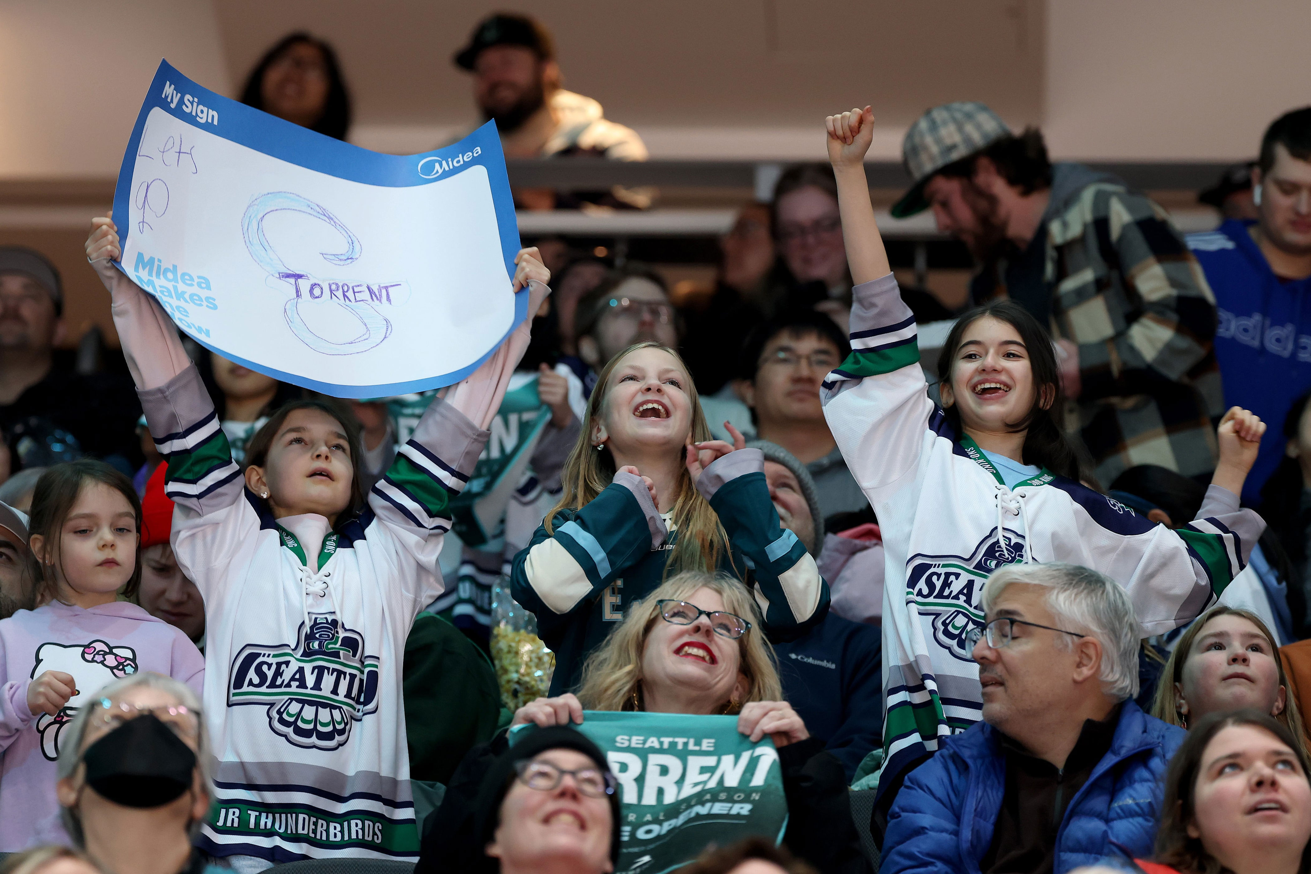 Seattle Torrent scores two late goals to overtake Boston Fleet