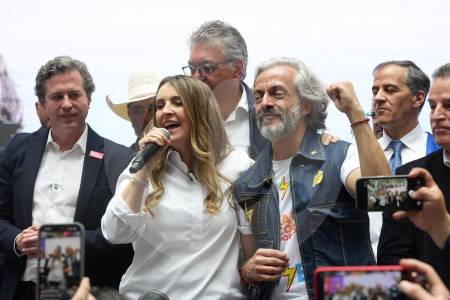 Paloma Valencia defiende su postura contra la JEP al presentar a Juan ...