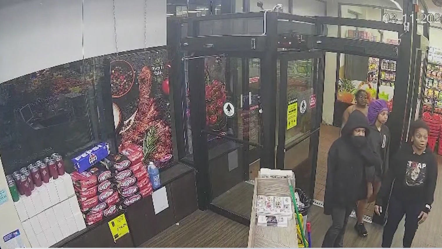 Attack at Bronx grocery store leaves 2 employees injured