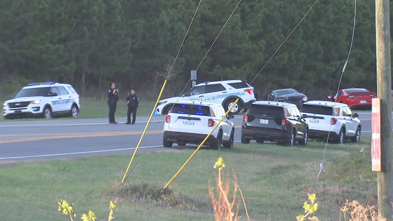1 killed, 1 seriously hurt in north Charlotte crash