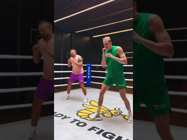 Oleksandr Usyk working on head movement ahead of Tyson Fury fight👀
