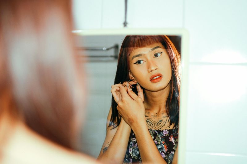 11 signs you're a confident woman who dresses only for herself