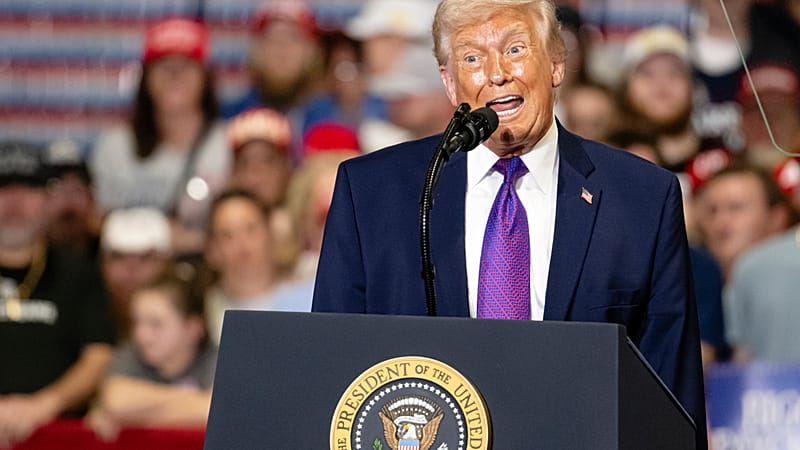 ألقى الرئيس دونالد ترامب كلمة في شركة فيرست لوجستيكس يوم الأربعاء 11 مارس 2026 في هيبرون، كنتاكي. (صورة من وكالة أسوشيتد برس/جون تشيري)