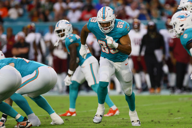 Closer look at Patriots TE Julian Hill's contract details