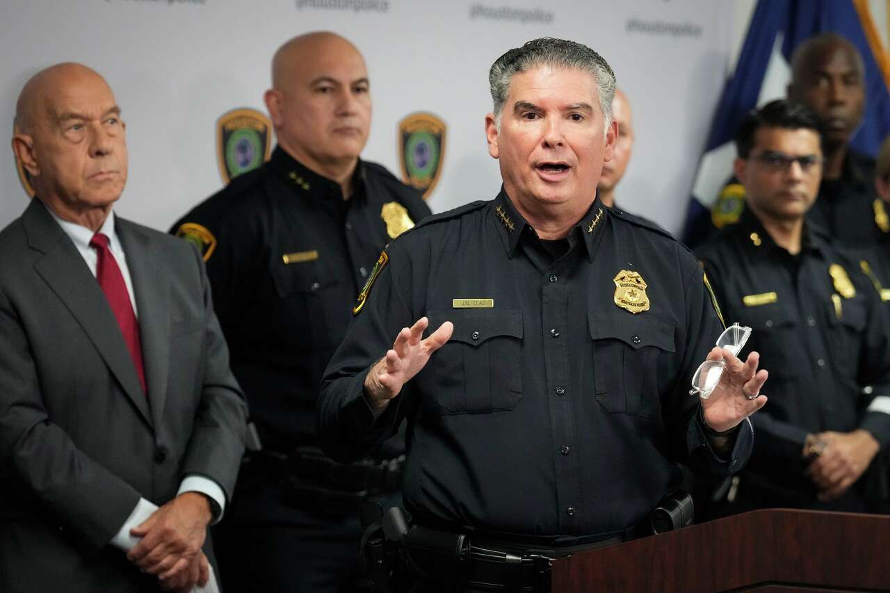 Despite John Whitmire touting policy change, HPD's new ICE rules don't ...