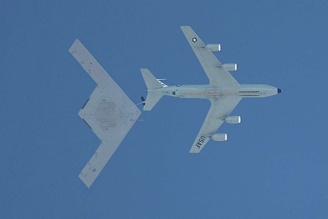 Test aircraft with nuclear capabilities apparently seen flying over Calif.