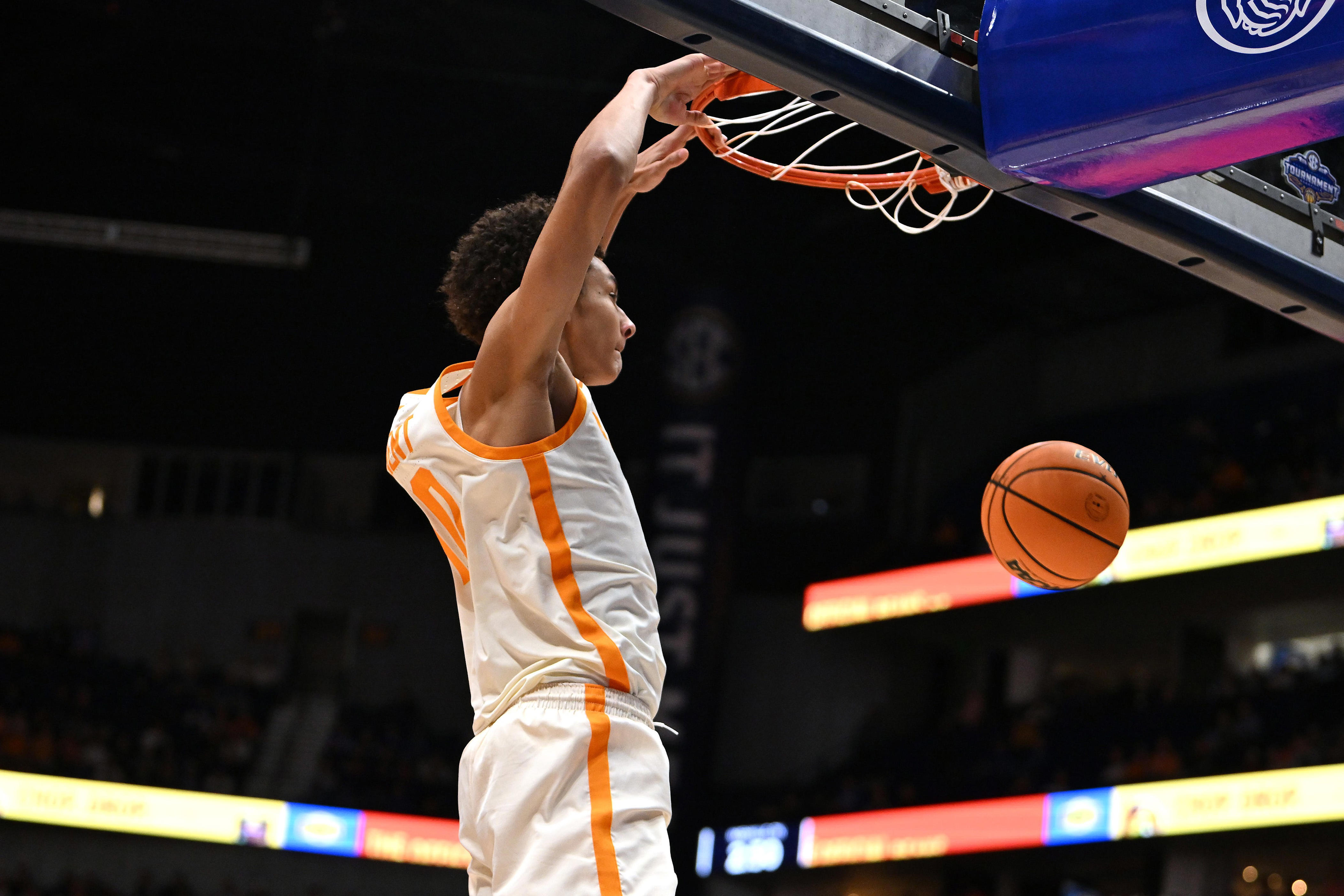 Nate Ament scores 27 points for Tennessee in 32 minutes versus Auburn