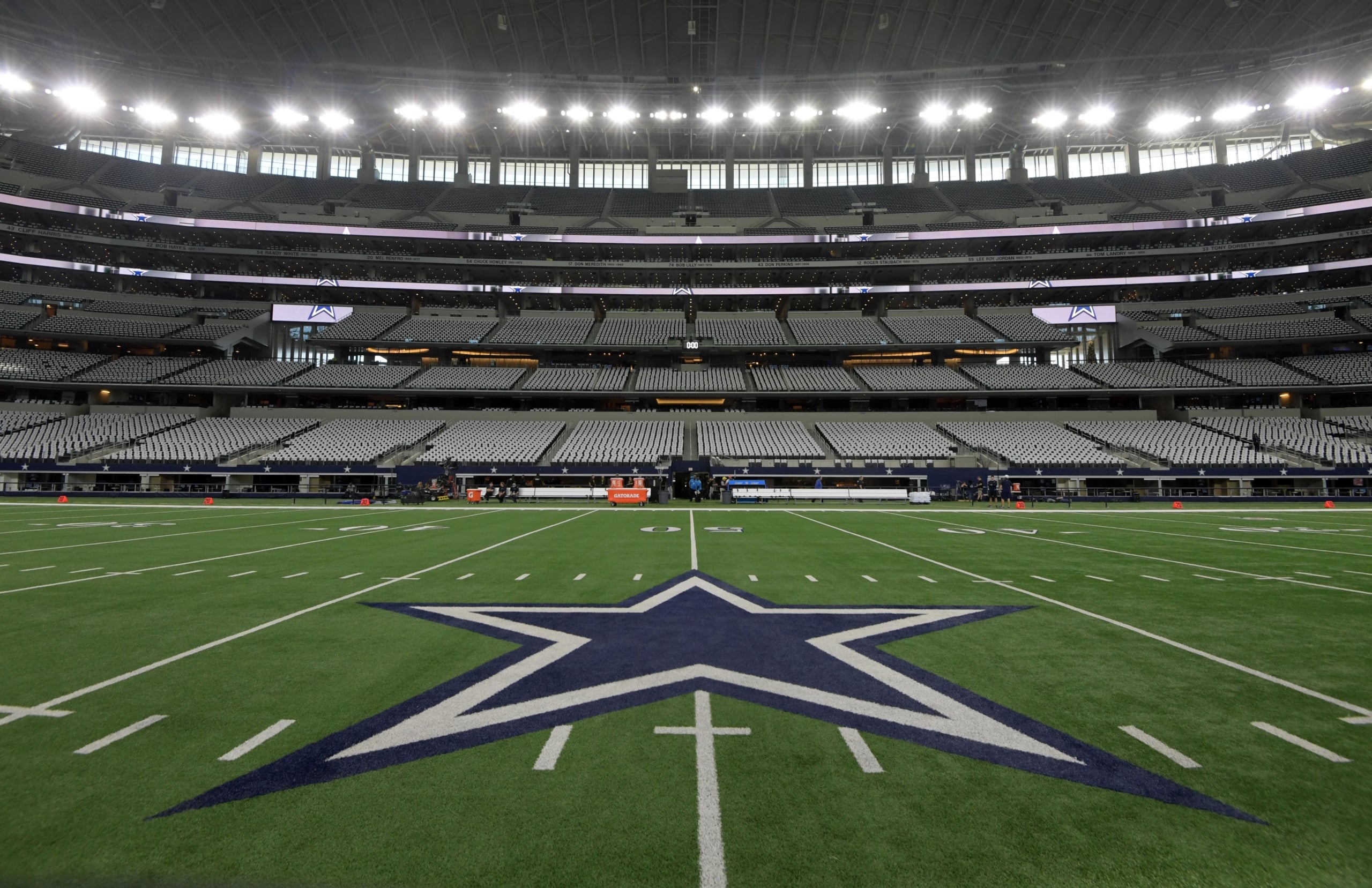 Dallas Cowboys release 30-year-old quarterback from team<br>