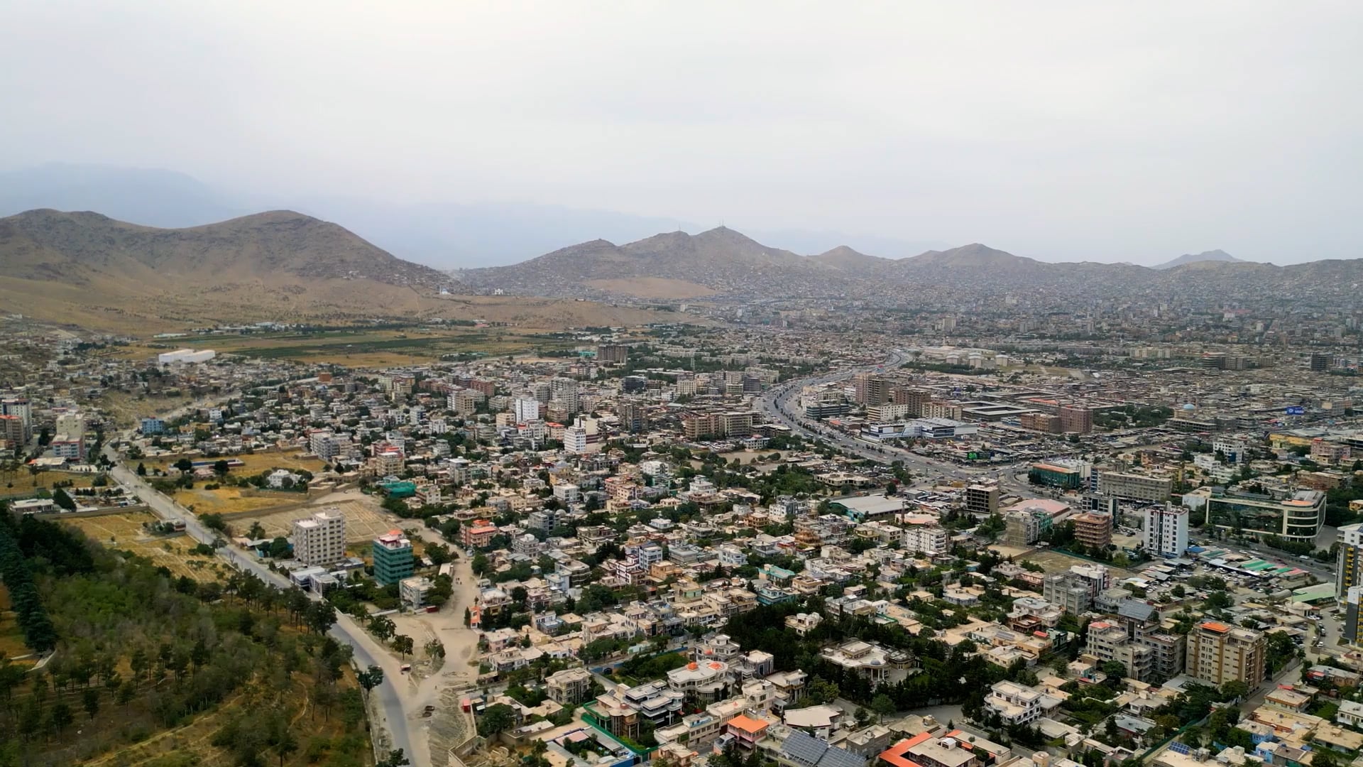 Kabul, Afghanistan: Penerbangan drone di atas lembah-lembah kuno