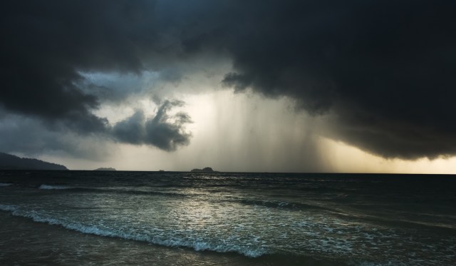 Governor declares emergency as catastrophic storm threatens entire state: 