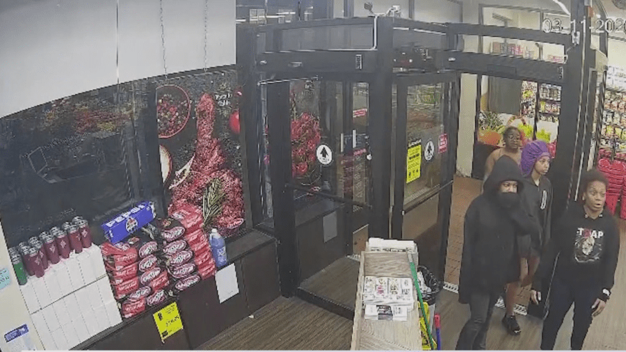 Attack at Bronx grocery store leaves 2 employees injured<br>