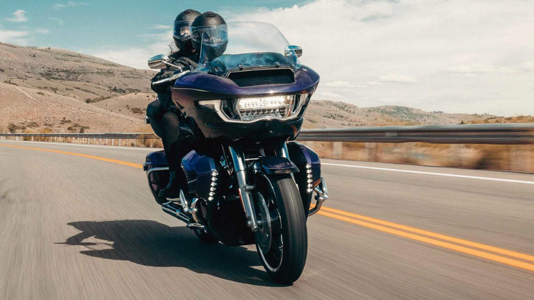 Harley-Davidson Road Glide Limited vs Indian Roadmaster: A touring bike ...