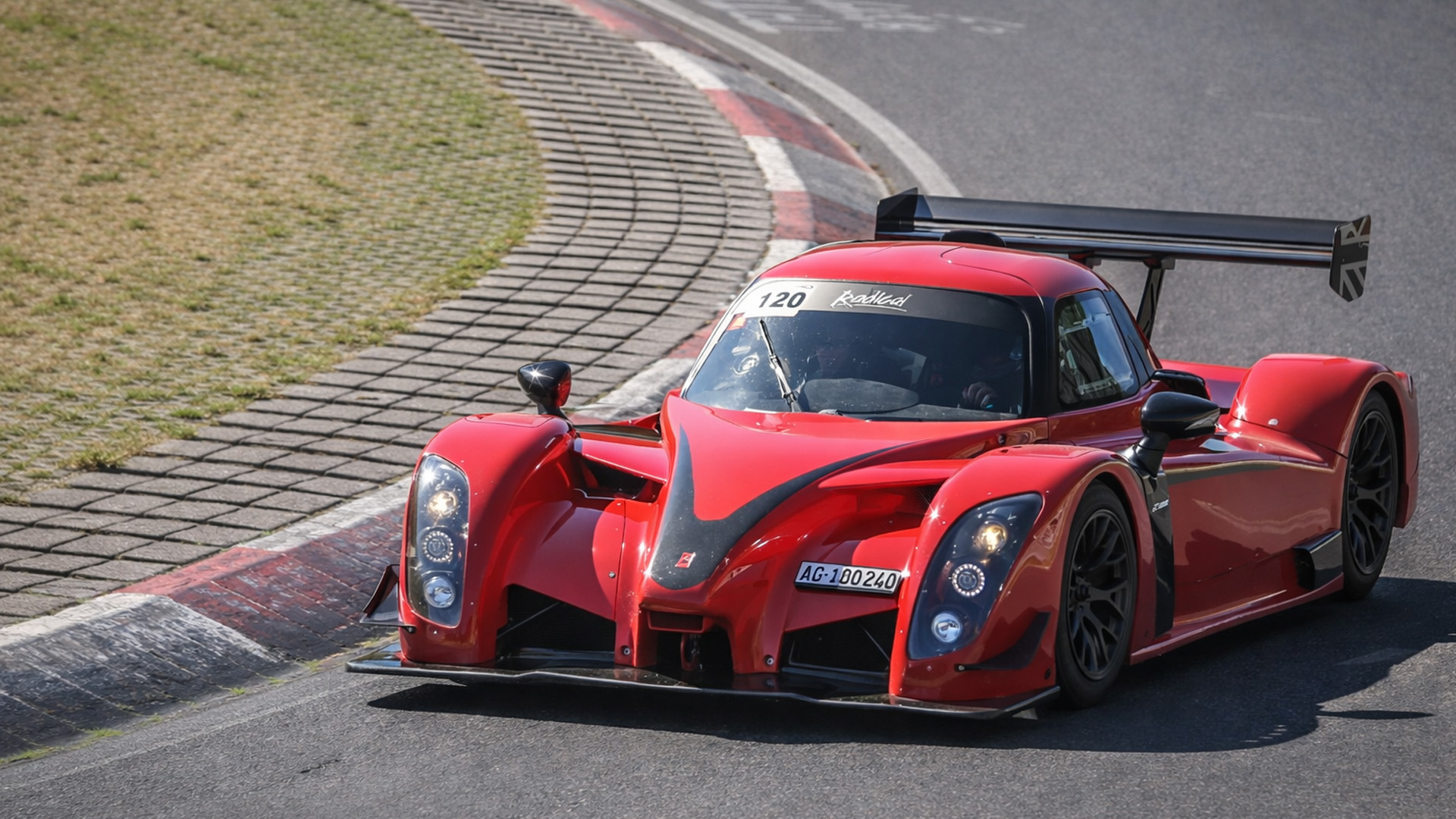 Snelle ronden met high-performance sportauto’s op de Nürburgring trackday