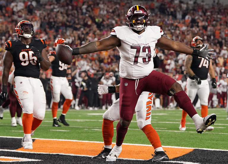 Commanders re-sign versatile offensive tackle for 2026